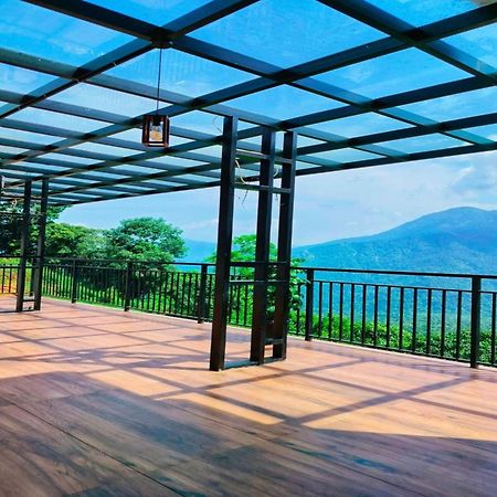 Karimb Resorts Vallikavungal Exteriör bild