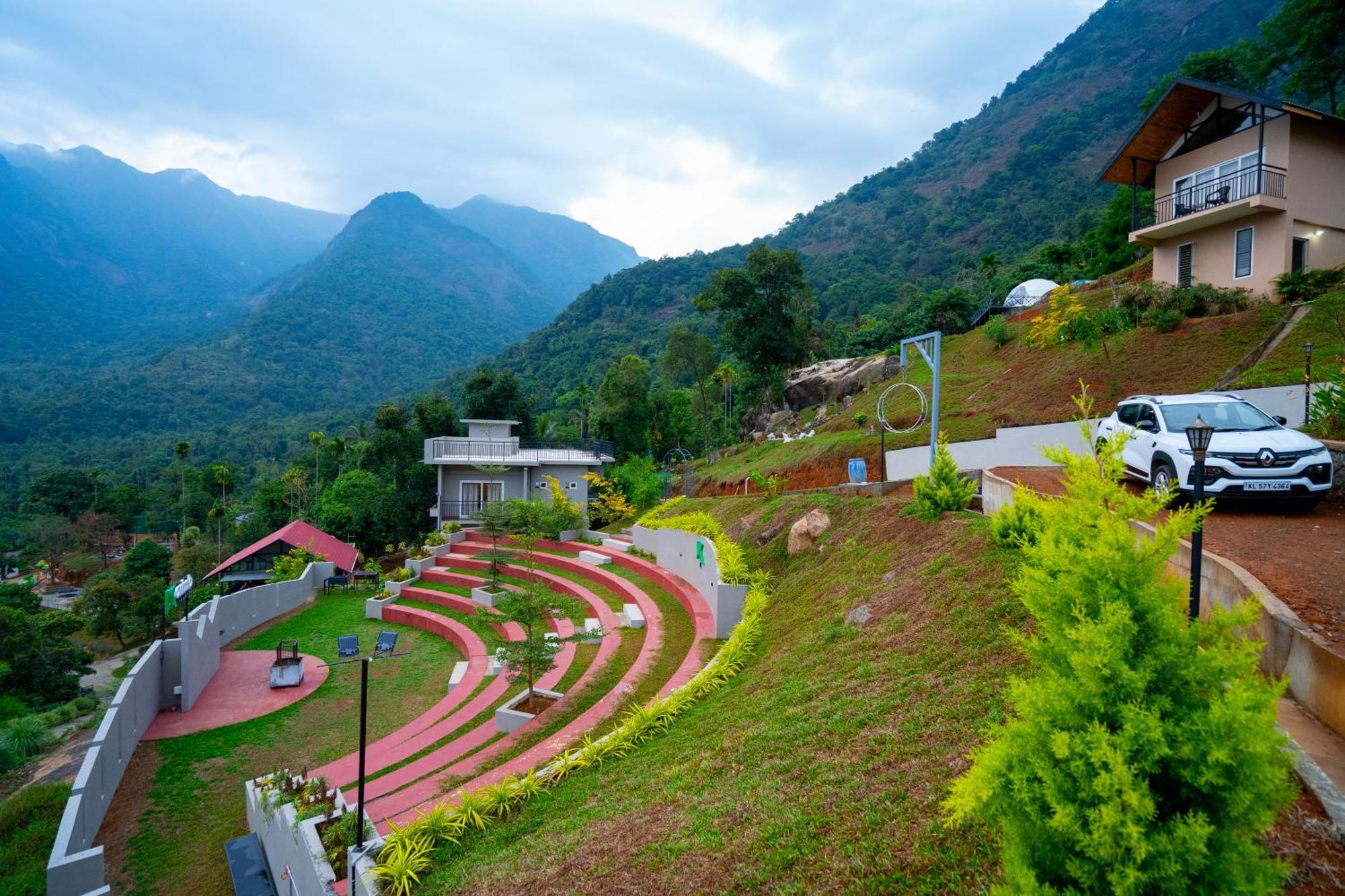 Karimb Resorts Vallikavungal Exteriör bild