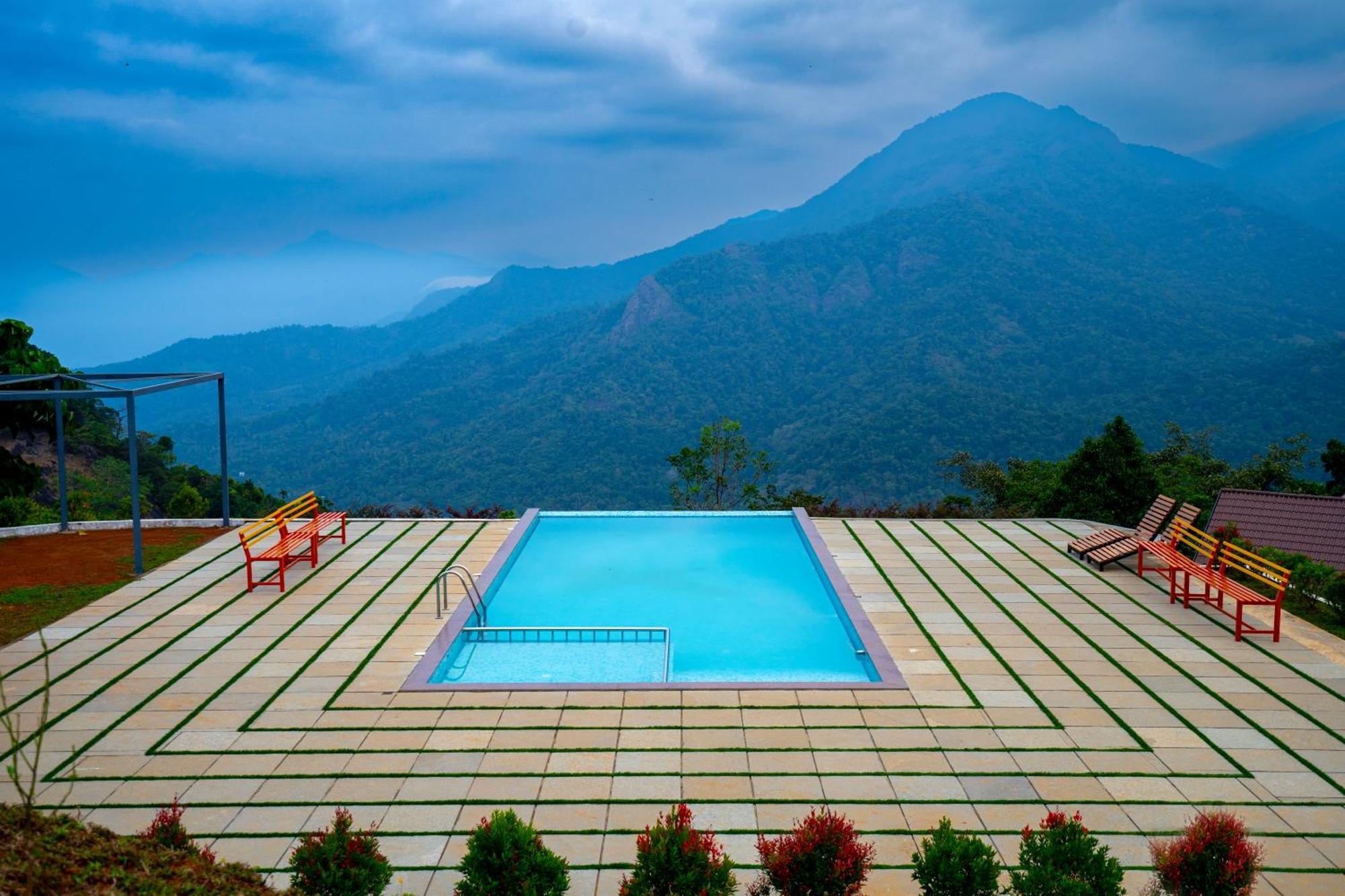 Karimb Resorts Vallikavungal Exteriör bild