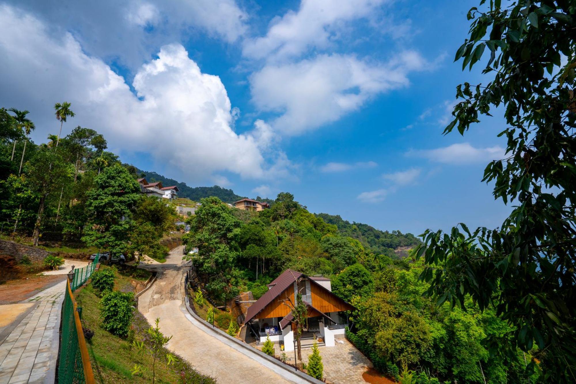 Karimb Resorts Vallikavungal Exteriör bild