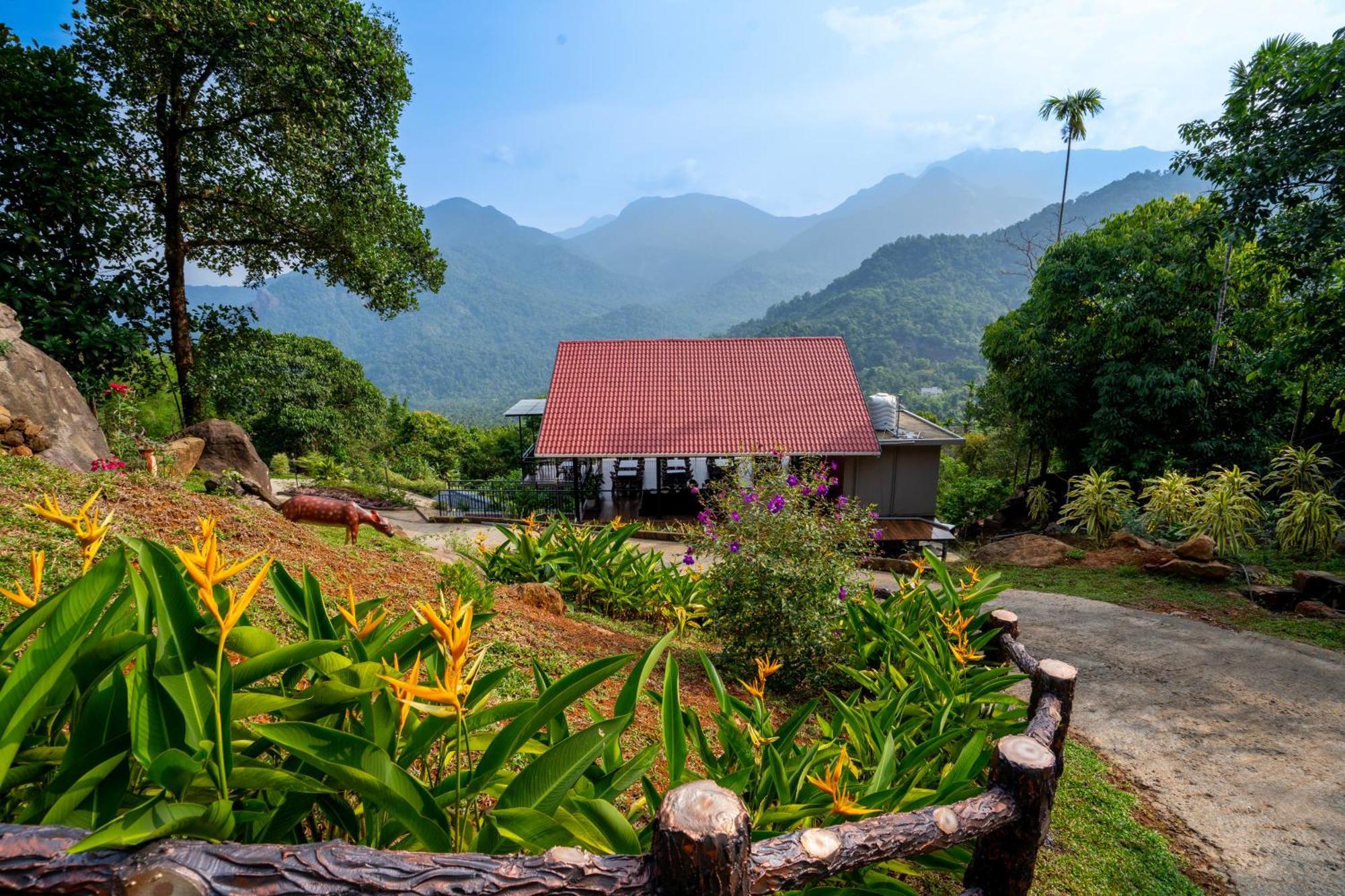 Karimb Resorts Vallikavungal Exteriör bild