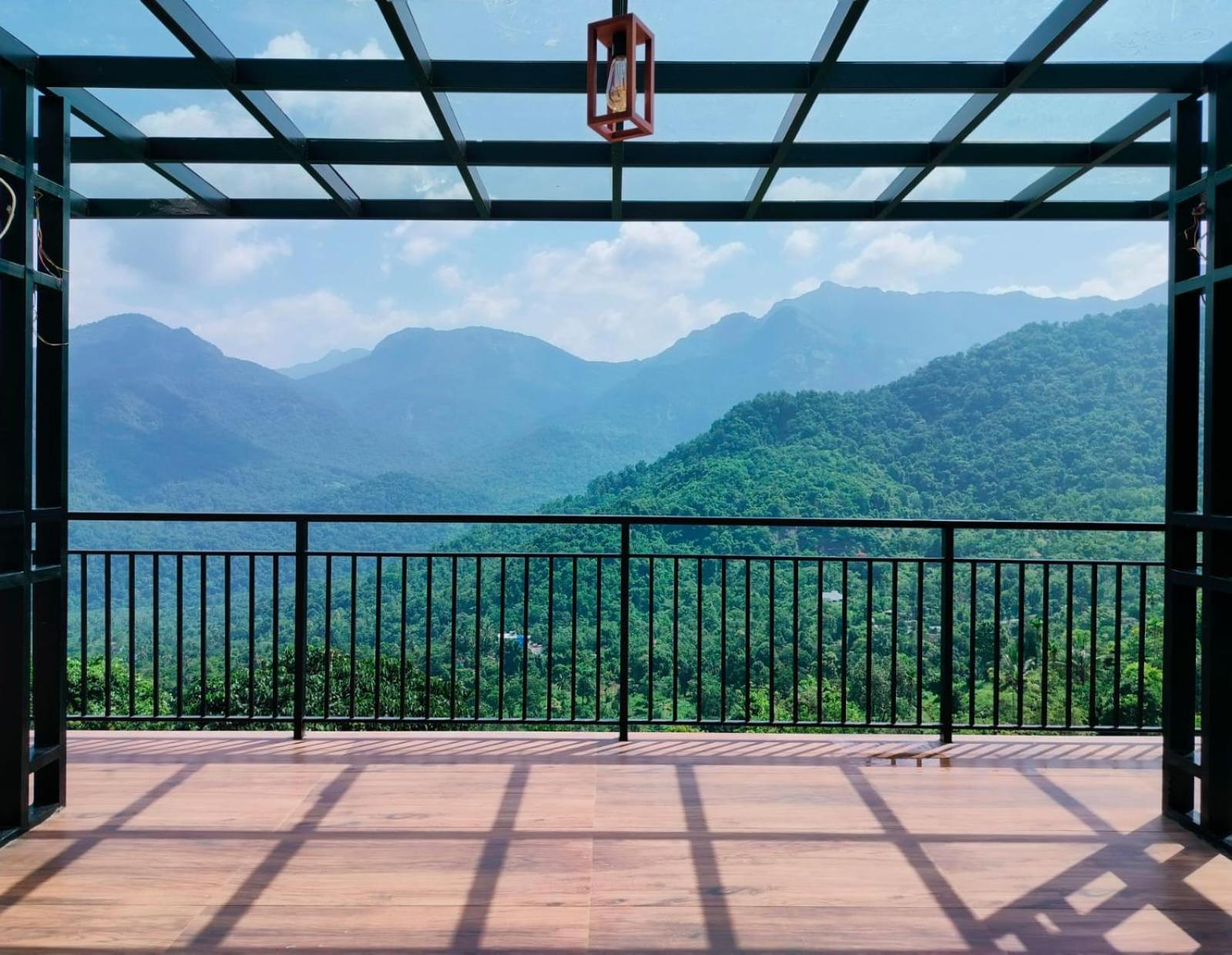Karimb Resorts Vallikavungal Exteriör bild