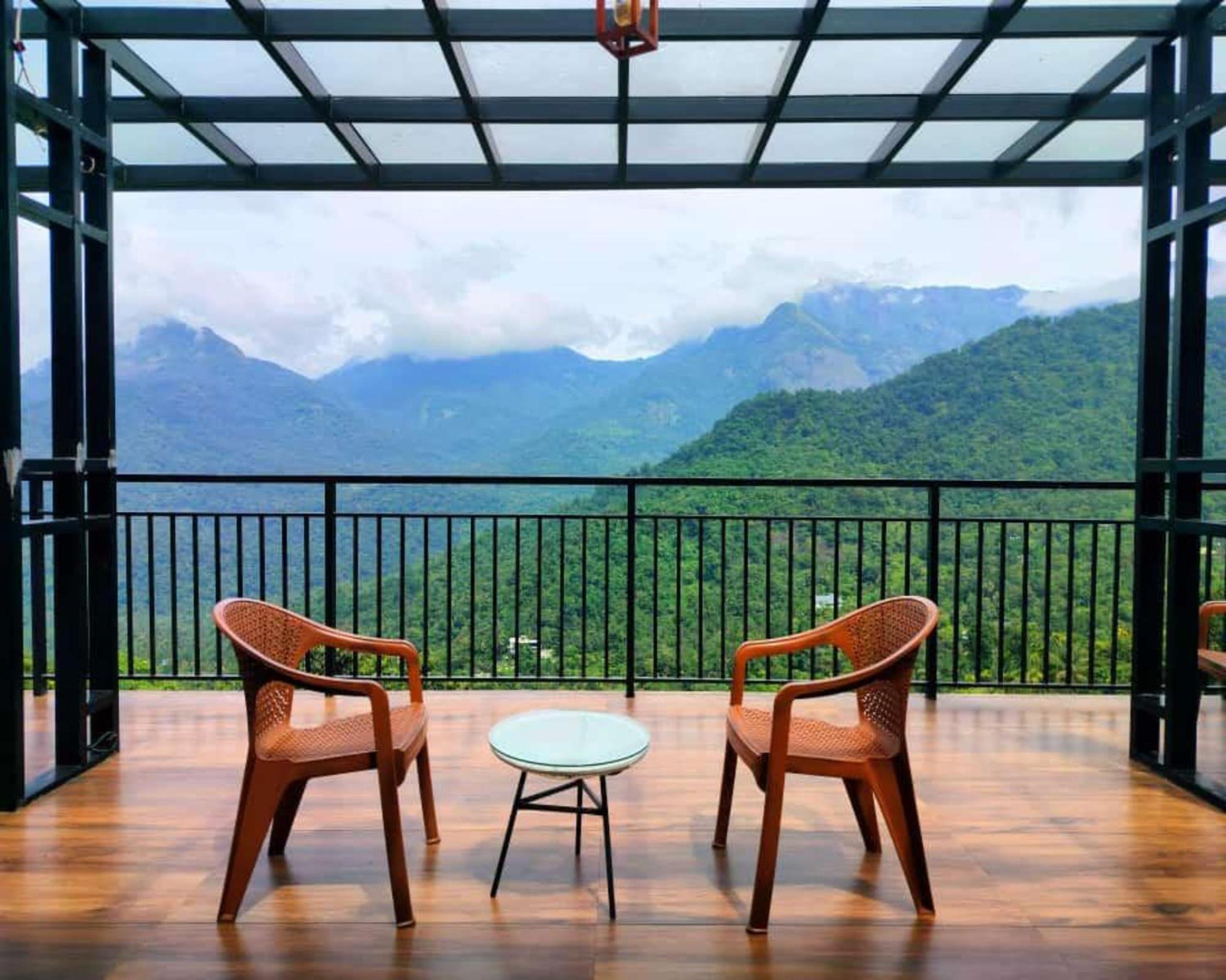 Karimb Resorts Vallikavungal Exteriör bild